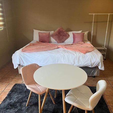 Mofolo Guest House Soweto Zewnętrze zdjęcie
