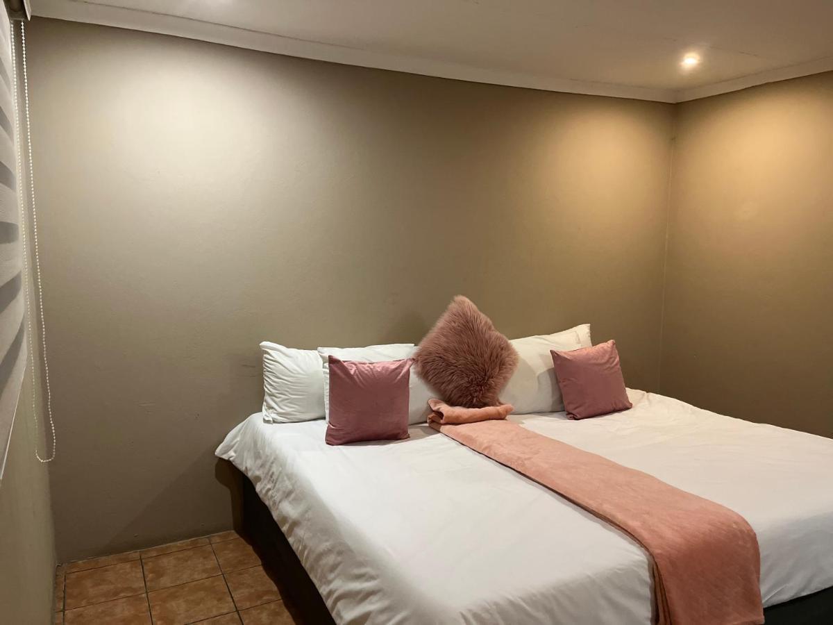Mofolo Guest House Soweto Zewnętrze zdjęcie